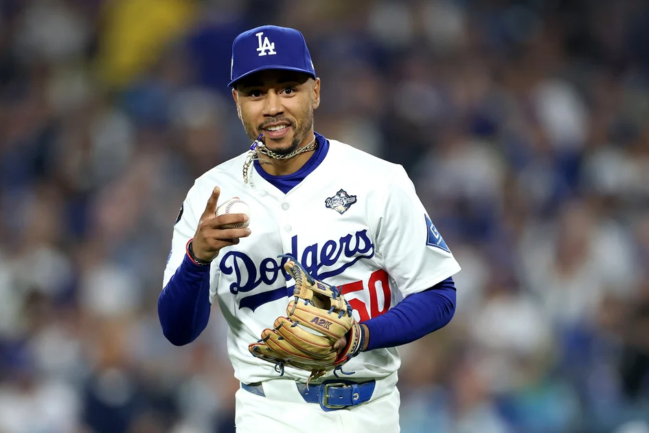 Mookie Betts returns to lineup as Dodgers host Giants