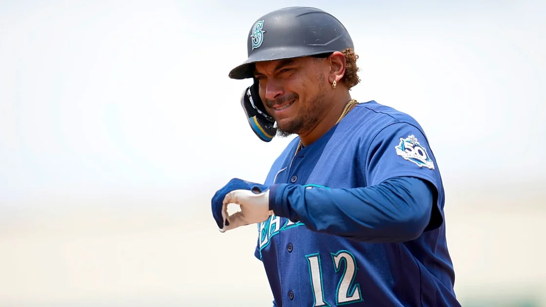 Mariners sweep A’s 9-1, Seattle takes AL West lead