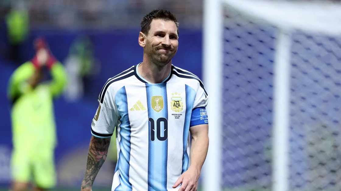 Lionel Messi reacts during the 2026 World Cup round of 16 football match between Argentina and Egypt.