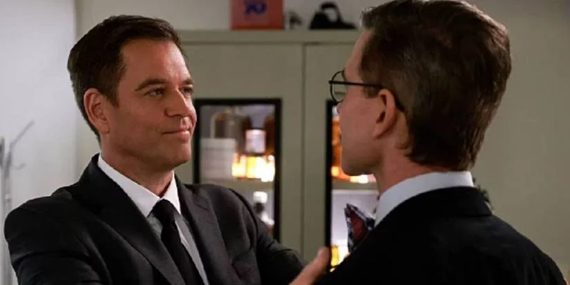Michael Weatherly as Tony DiNozzo with his hands on Palmer's shoulders in Ducky tribute episode NCIS