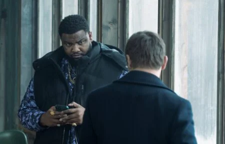 Tobi Bamtefa as Bunny and Jeremy Renner as Mike McLusky in episode 2, season 3 of Mayor of Kingstown